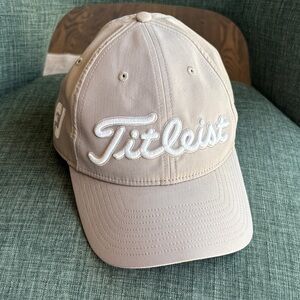 Titleist Adult Tour Performance Golf Hat Light Tan Cap White Logo Mens EUC
